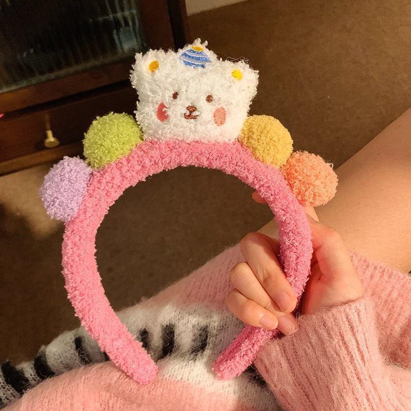 Plush Cartoon Bear Headband: Perfect for Autumn/Winter Skincare, Versatile Outings, and Effortless Style.