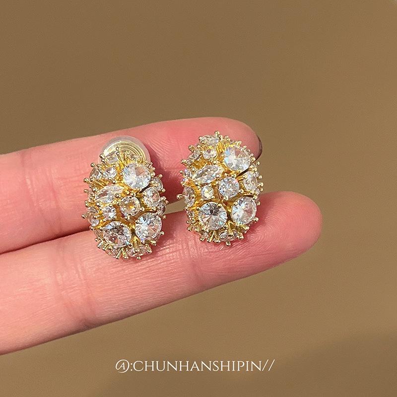 Real super flash~ geometric zircon mosquito coil disc ear clips, high-end light luxury stud earrings, versatile oval earrings without pierced earrings