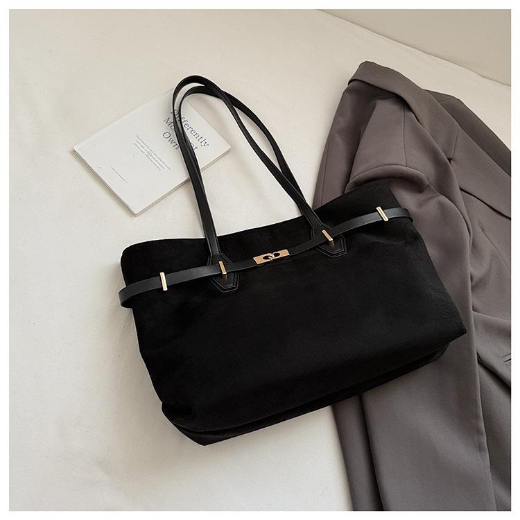 

Foreign order high-end leopard print large-capacity women s bag 2025 new trendy and fashionable versatile single shoulder portable commuter tote bag чёрный