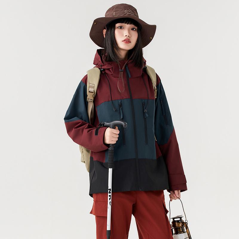 Au Li Rong 3-in-1 Detachable Warm Travel Mountaineering Jacket - Couples' Fashionable Windbreaker.