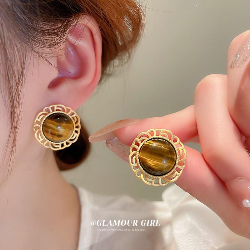 Silver Needle Tiger's Eye Style Earrings: Elegant, Fashionable Studs with Caramel Color Finish.
