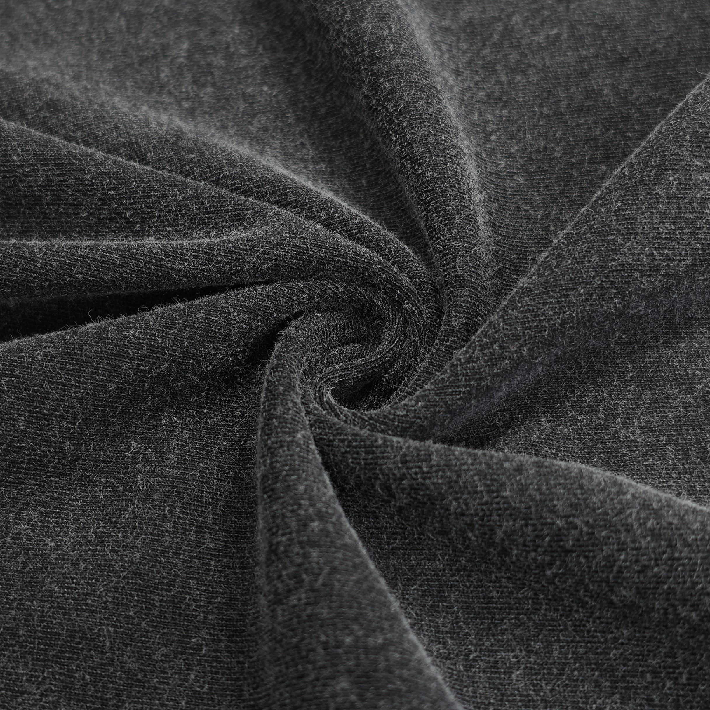 Уличная футболка с буквенным рисунком — фото 6