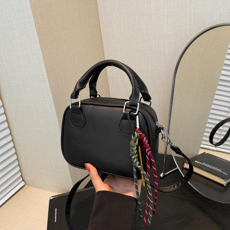 Autumn and Winter New High-end Textured Bag Women's Retro Versatile Ins Style Handbag Oily Leather Popular Shoulder Messenger Bag