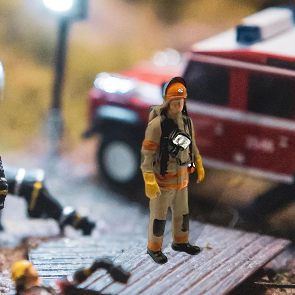 1/64 Feuerwehrmann Figuren Diorama Action Realistisch Winzige Leute Modell für Mikro-Landschaften