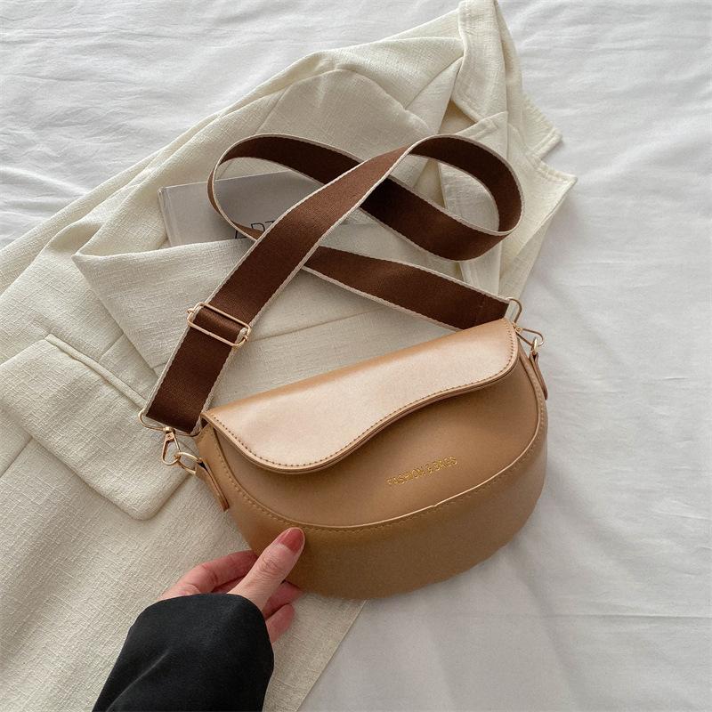This Year Popular Fashion Korean Version Wide Shoulder Strap Single Shoulder Messenger Bag 2025 Internet Celebrity Retro Temperament Saddle Bag Early 
