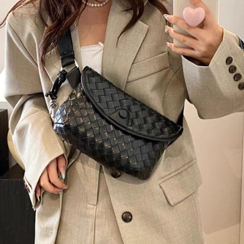 Fashion Shoulder Bag Women's New Simple Casual Bag Texture Personalized Messenger Bag Breast Bag Women