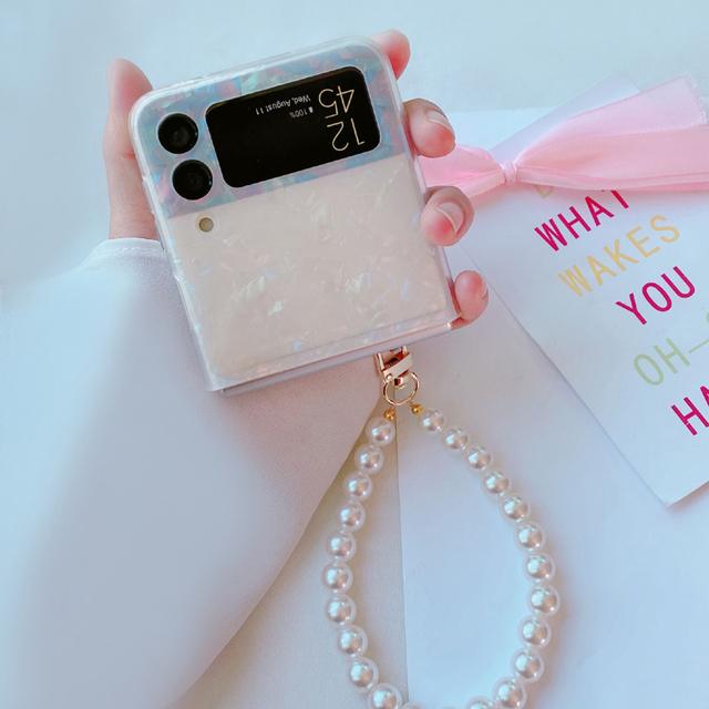 Glitter Colorful Dreamy Conch Shell Pattern Phone Case For Samsung Galaxy Z Flip 3 5g Cute Pearl Bracelet Hand Chain Cover