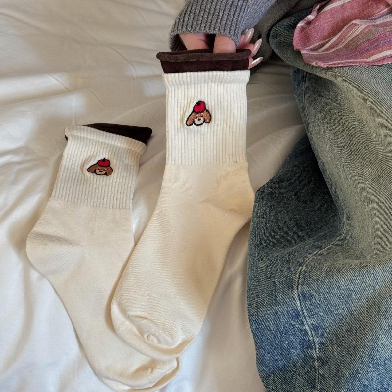 

Мультяшные вышитые носки с таксой, универсальные для осени и зимы, из гребенного хлопка, впитывающие пот, бесшовные носки средней длины 1 pair бежевый