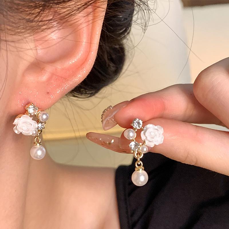 S925 Silver Needle Small Fresh Versatile Flower Stud Earrings Women's Light Luxury Niche Premium Pearl Earrings