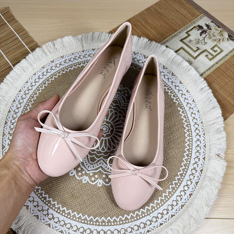 Fashion Flat Shoes Women's 2025 Spring and Autumn New Round Toe Ballet Shoes Bow Knot Shallow Retro Patent Leather Red Plus Size 43 44