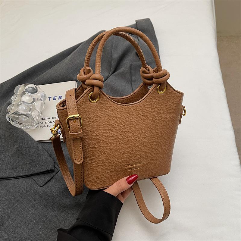 Hand Carry Fashion Bucket Bag Women's Korean Version Ins Shoulder Bag 2025 Spring New Simple Casual Portable Messenger Bag