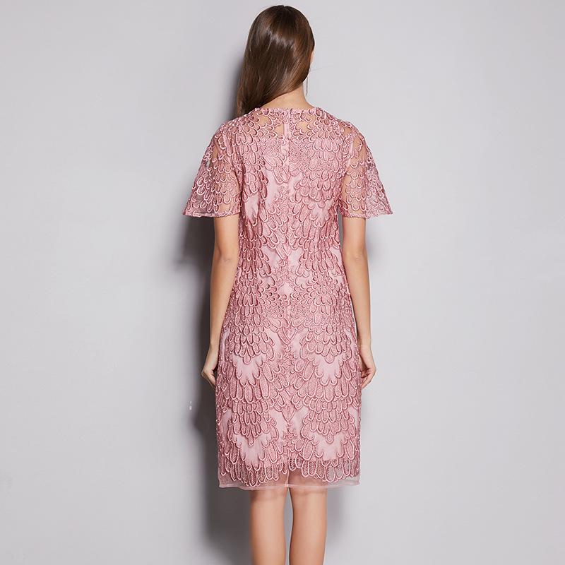 Letní krajkové šaty s výšivkou ve větších velikostech - Všestranné slavnostní šaty pro matky