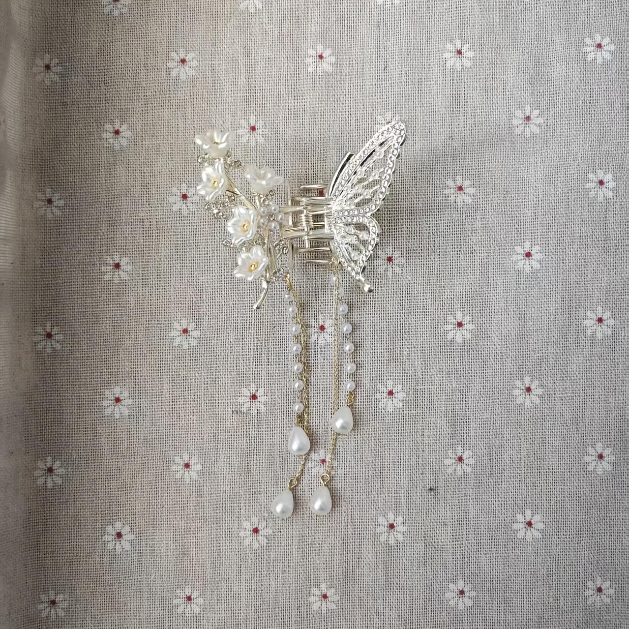 

Lily of The Valley Flower/Butterfly Tassel Hair Clip/Female Shark Clip/Sweet Back of The Head Half Tie Hair Grab Clip