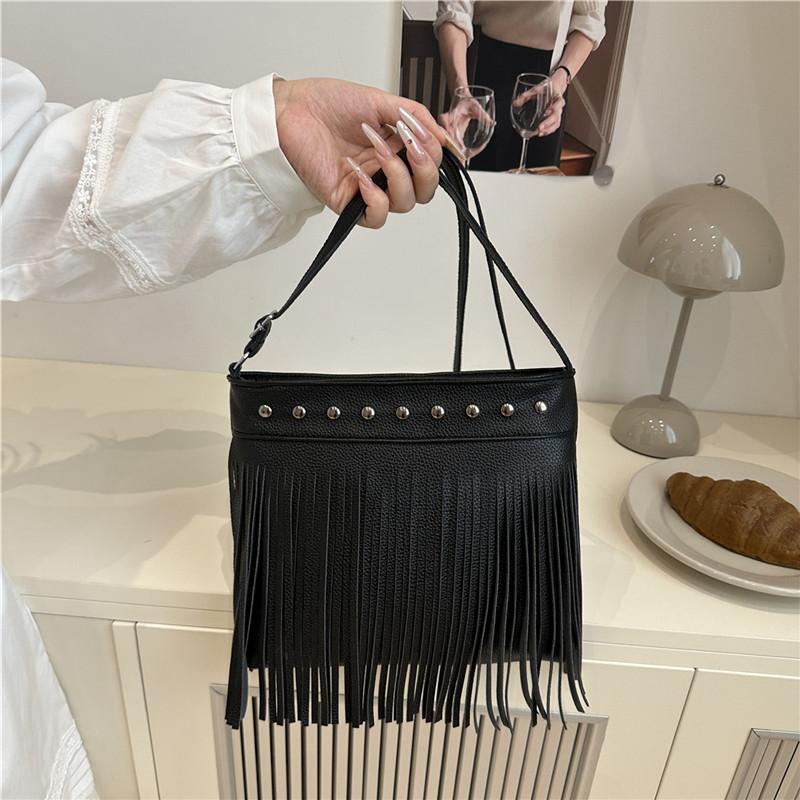 Tassel Rivet Large-capacity Bag Women's New Women's Bag Simple and Popular Women's Shoulder Bag Simple Messenger Bag