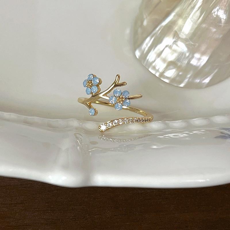 Silver Luxe S925 Ring Featuring Unique Pearl And Flower Design Perfect For Women