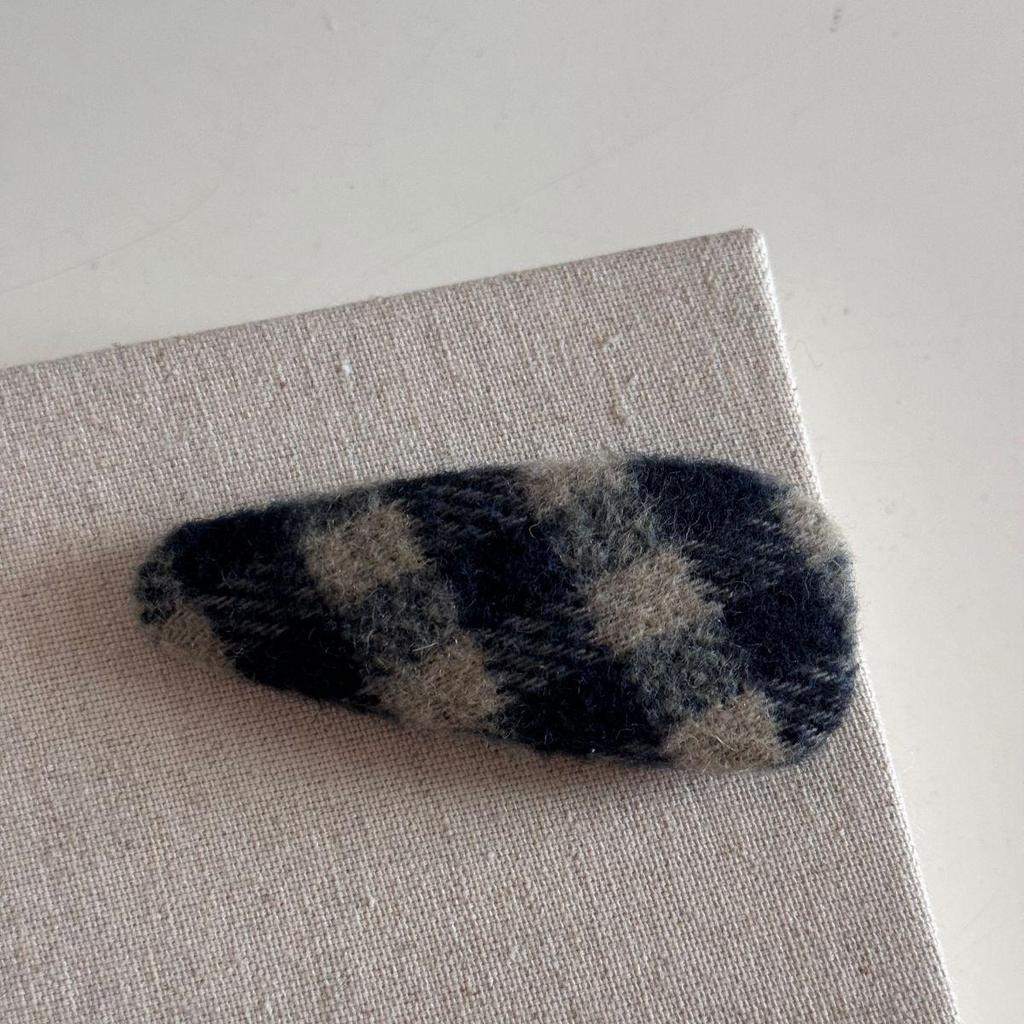 Elegant Retro Navy Plaid Fabric Hair Clip for Women - Autumn/Winter BB Side Hairpin Accessory