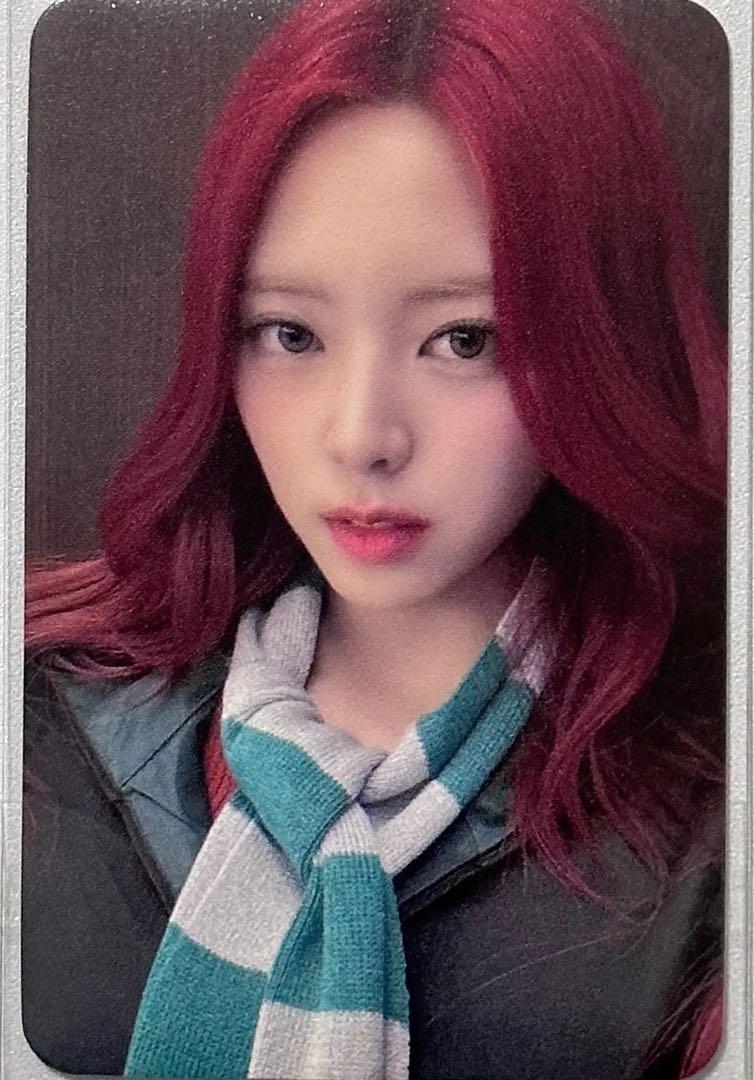 

[USED] ITZY born to be Yuna Starriver Chinese trading card