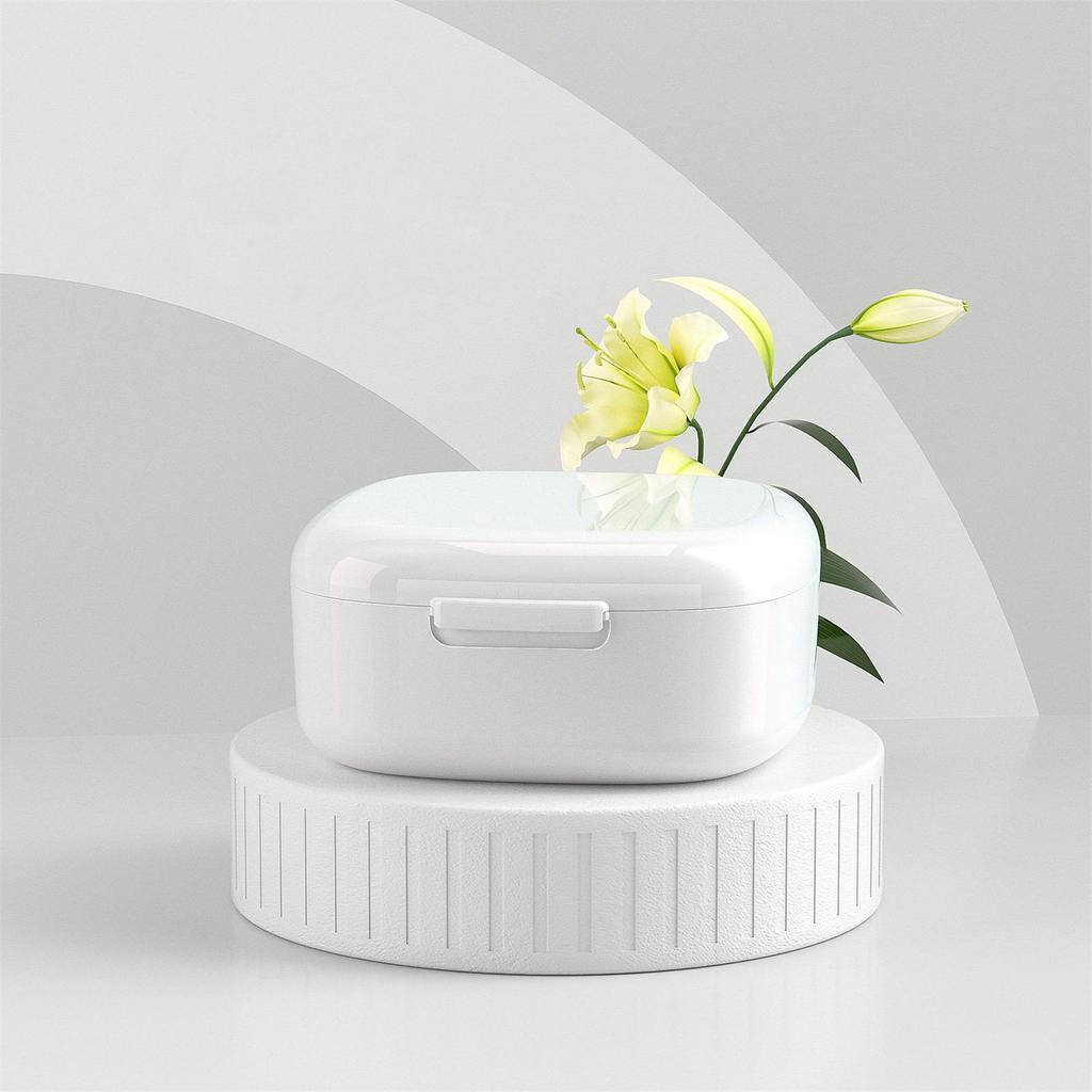 Pouzdro na zubní protézu s nastavitelným namáčecím táckem a odtokovými otvory pro zubní protézy, retainery, alignery, hygienická čisticí krabička, plast potravinářské kvality