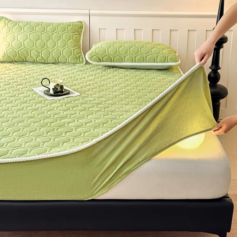

WOSTAR Quilted thicken mattress protector cover winter warm coral fleece elastic fitted sheet style bed protection pad king size Pillowcase No sheet
