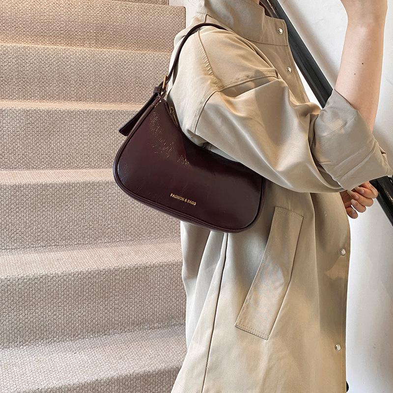 

Simple underarm bag texture bag 2025 new bag women s fashion popular shoulder bag baguette dumpling bag 24*8*16 кавовий