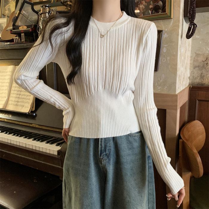 Autumn and Winter Korean Style Unique Slim Fit Temperament Round Neck Long Sleeved Knitted Base Sweater Women's Sweater with Warm Top Underneath