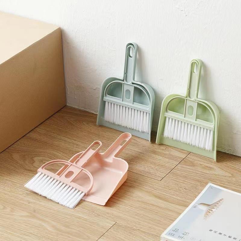 3pcs Set Desktop Mini Broom Dustpan Set Hamster Pet Cleaning Brush Keyboard Brush Plastic Shovel Brush