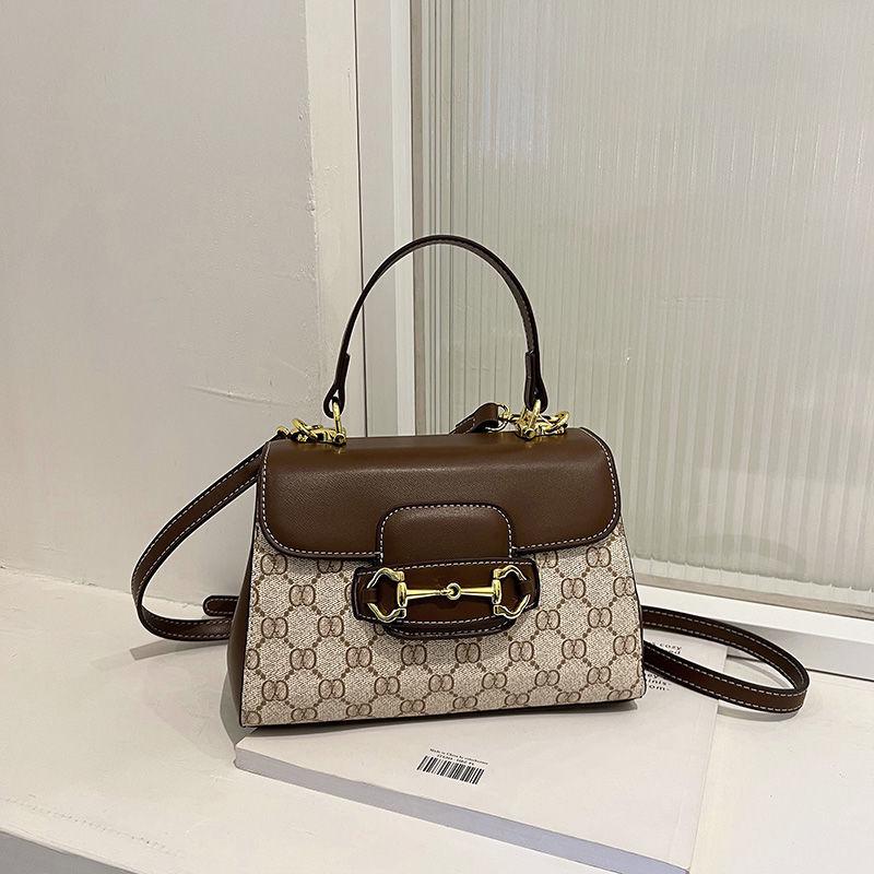 

High-End Women s Horsebit Handbag: Trendy 2023 Color Block Crossbody & Shoulder Bag Standard хакі