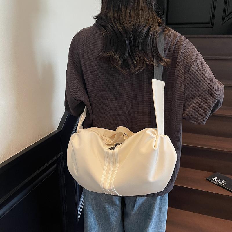 Fashionable Lightweight Crossbody Travel Bag Versatile Casual Handbag Shoulder Bag Large Capacity Outdoor Sports Gym Bag