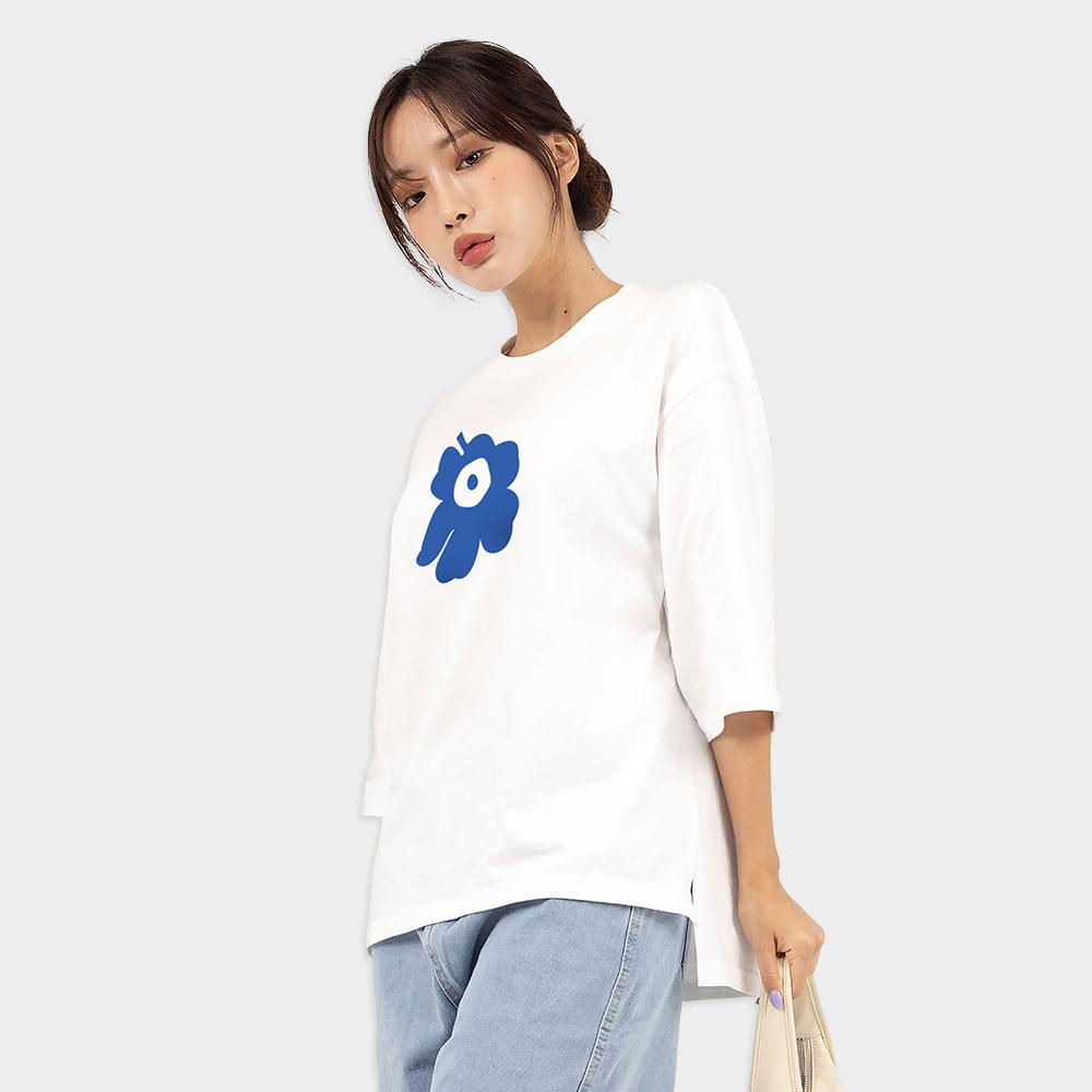 Elleonasi Chrysanthemum 3/4 Sleeve Side Slit T-Shirt