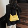 Simple and versatile bag women's large capacity 2025 new summer casual shoulder messenger bag dumpling bag
