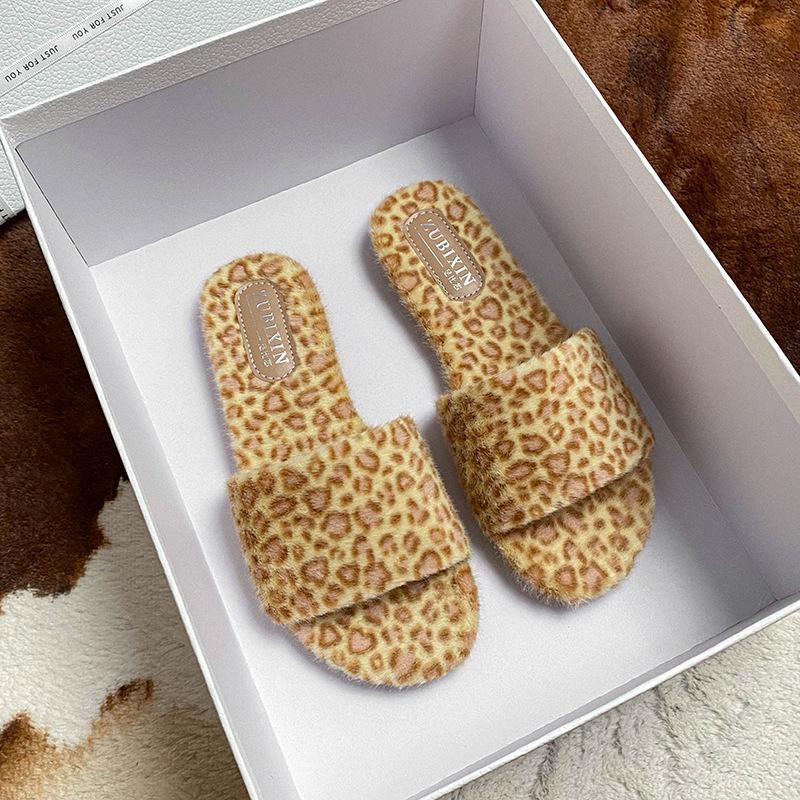 

2025 Женские бархатные пушистые тапочки: Зимняя уличная обувь на плоской подошве больших размеров 34 цветной печати леопарда
