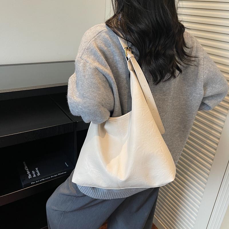 Vintage Commuter Large Capacity Bag Women's Soft Leather Shoulder Bag Underarm Tote Bag