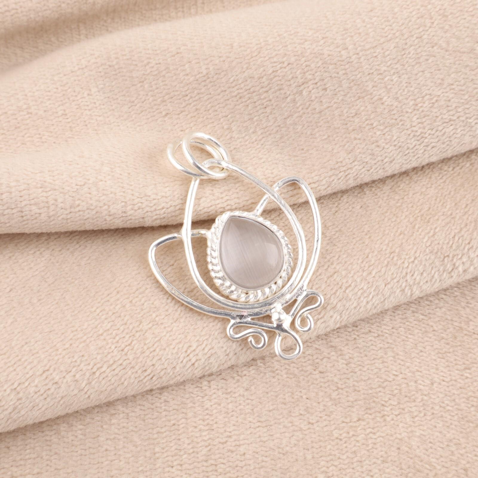 

Селенит Драгоценный камень 925 Стерлинговое серебро Ювелирные изделия Ручной работы Подвеска Подарок для нее PP-38-47