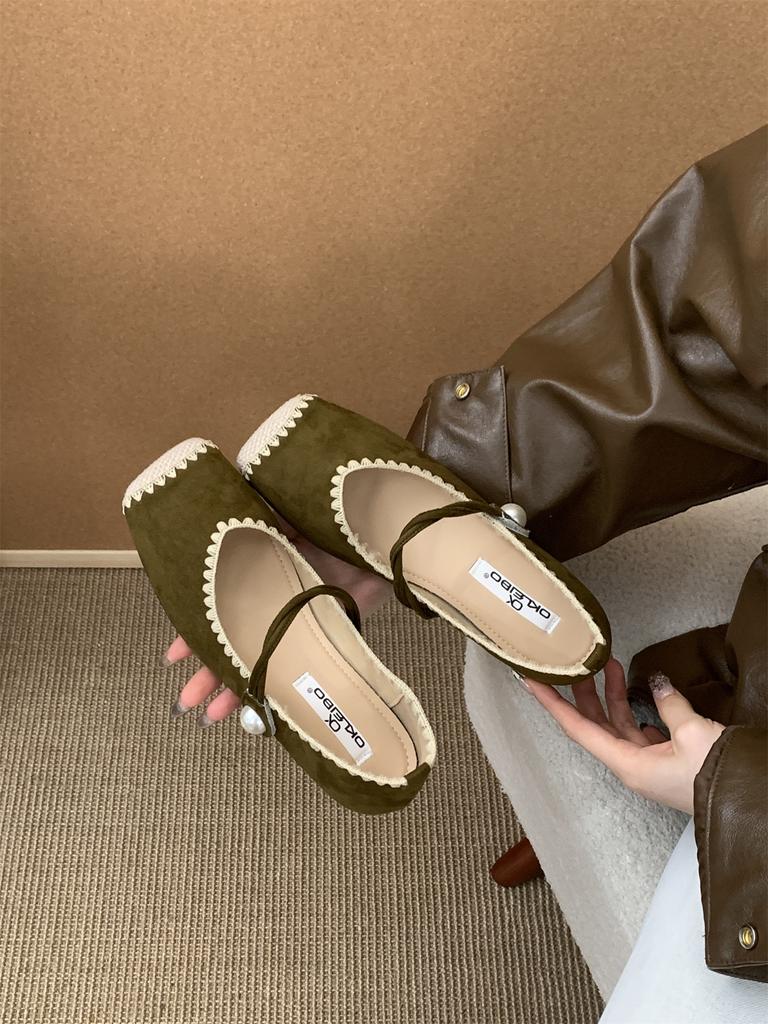 2025 new color matching light mouth shoes one-word buckle temperament single shoes French retro Mary Jane shoes with skirts