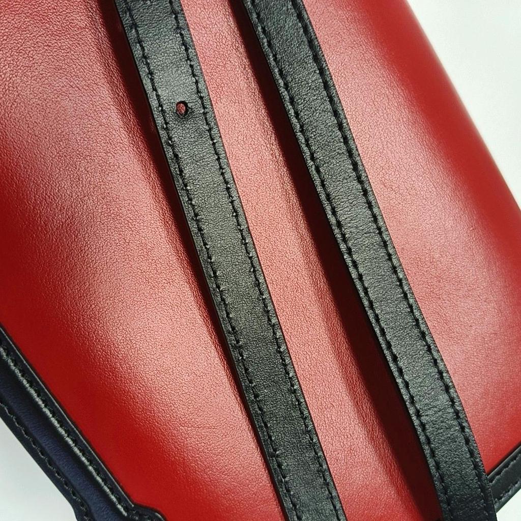 [Pre-Owned] Tb Small Red Leather Shoulder Bag With Gold Hardware - Very Good #N7WZMS