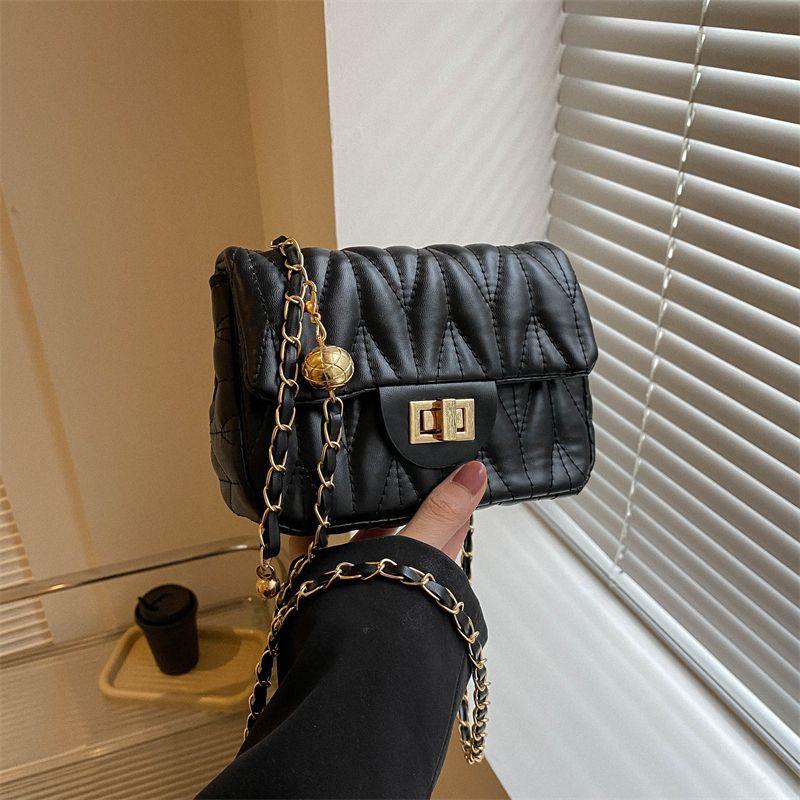 

Versatile messenger bag women s 2 new trendy spring and summer fashion diamond chain bag pink shoulder small square bag