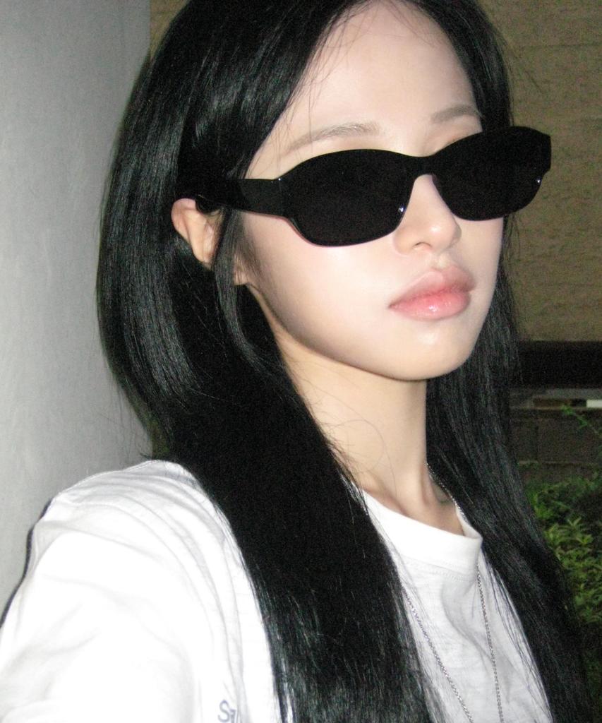 Hangeul Cali Flat Sunglasses Black