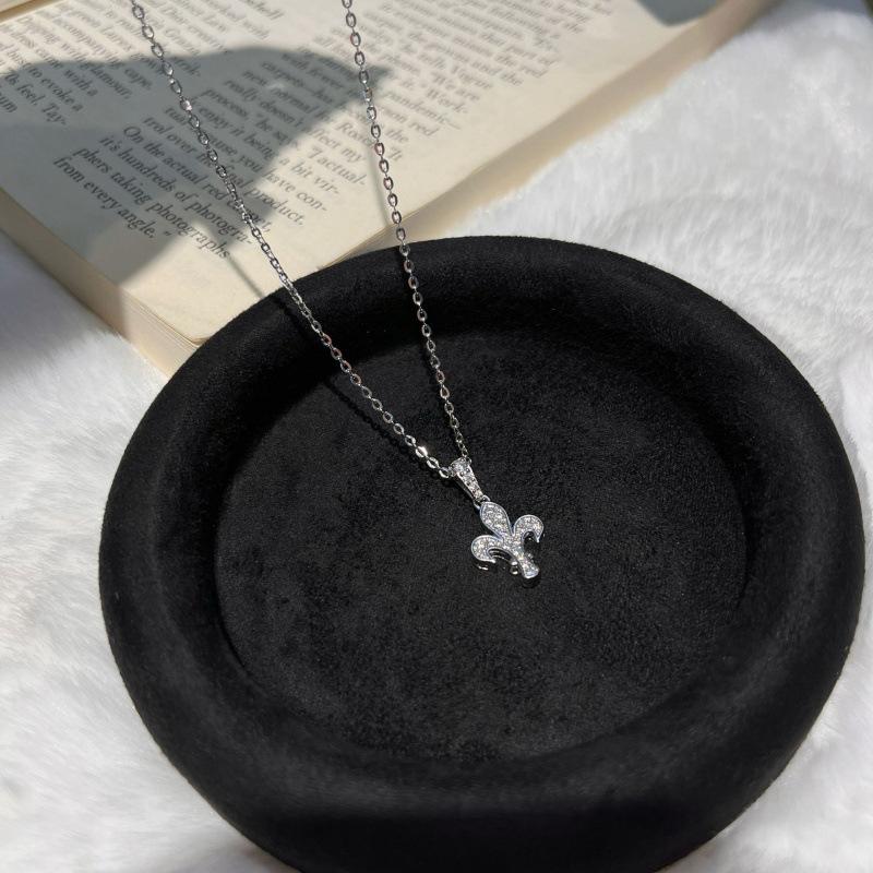 Set Collana Bracciale Iris Retrò Italiano, Design di Alta Gamma, Gioielli Versatili alla Moda e Semplici, Fornitura dal Vivo