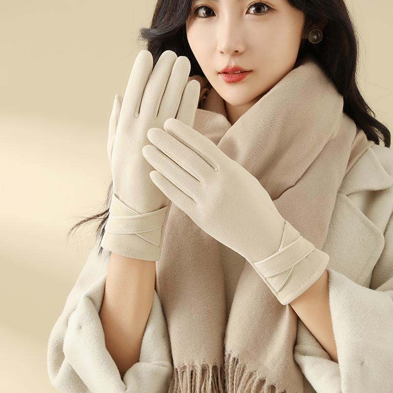 A Pair of Warm Gloves with Velvet To Prevent Cold, Suitable for Girls' Winter Windproof Cycling and Driving