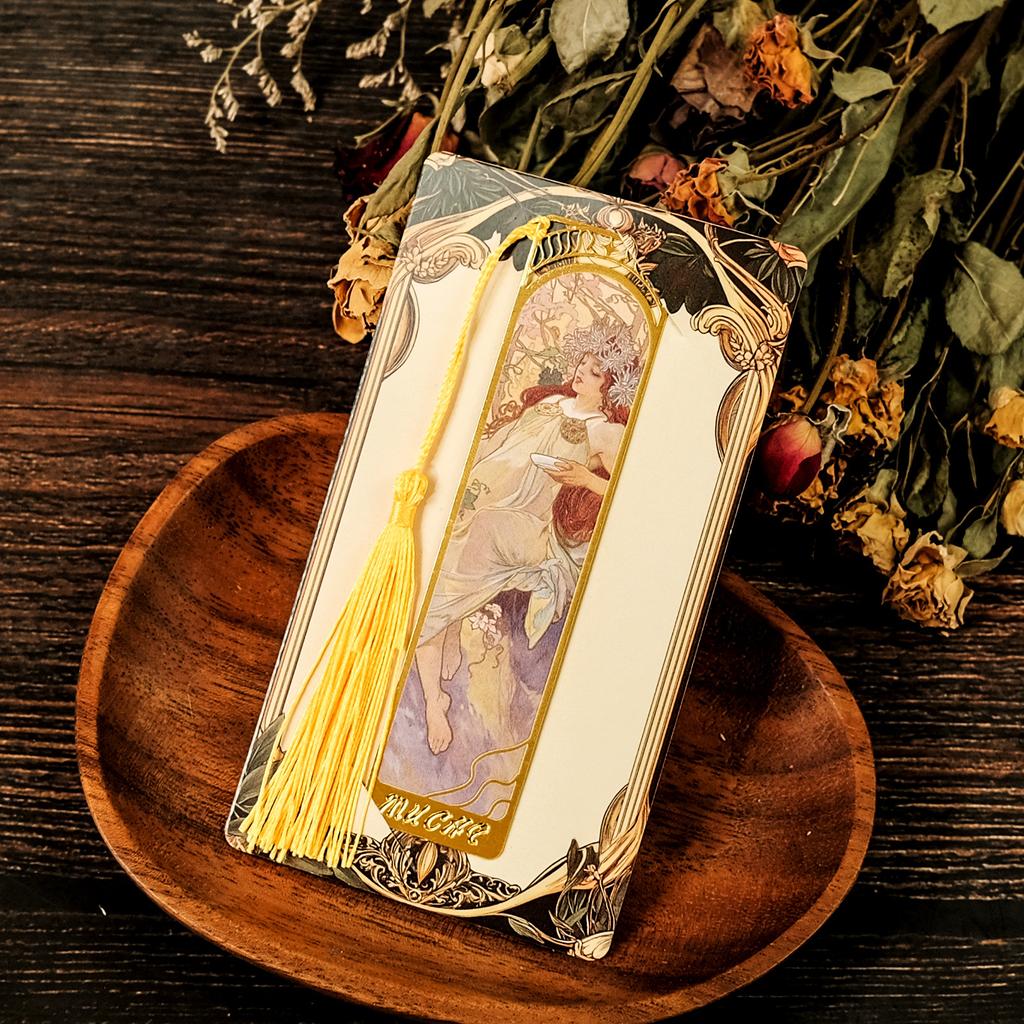 Retro Style Art Bookmark Exquisite Tags Are Essential for Students Four Seasons Metal Bookmark Golden Relief Sculpture