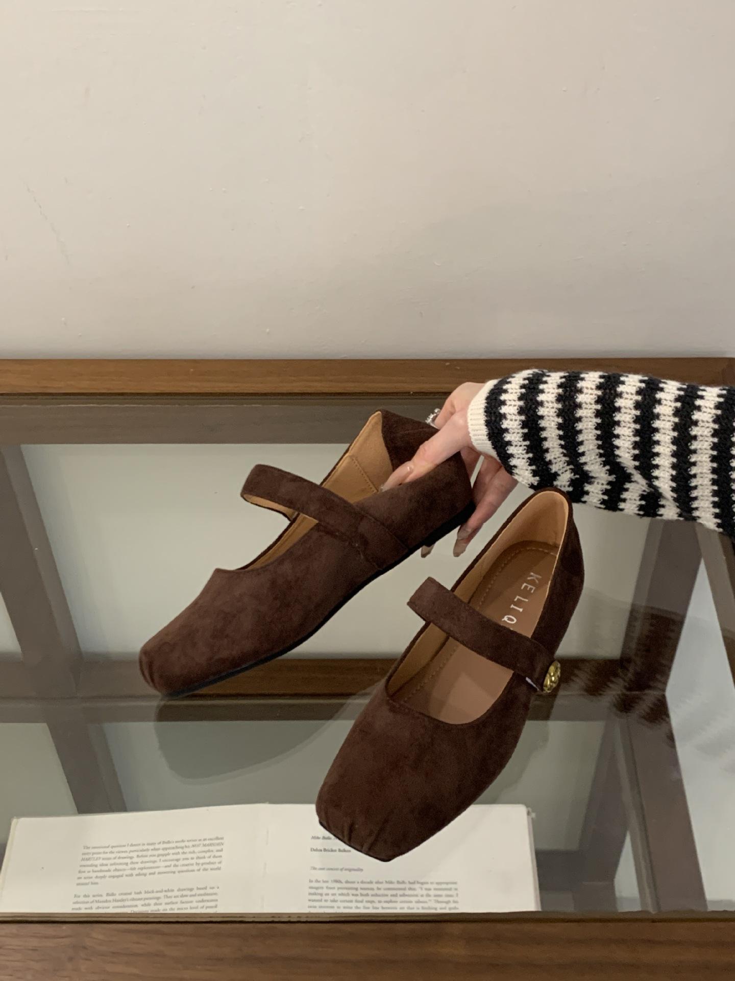

Square head retro ballet shoes 2025 early autumn new flat bottom shallow mouth single shoes female lazy one pedal Mary Jane shoes 39