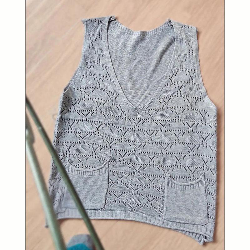 Knitted Vest Women's V-neck Hollow Thin Sweater Solid Color Casual Knitted Pullover Sleeveless Top Large Pocket Design Loose Casual Autumn