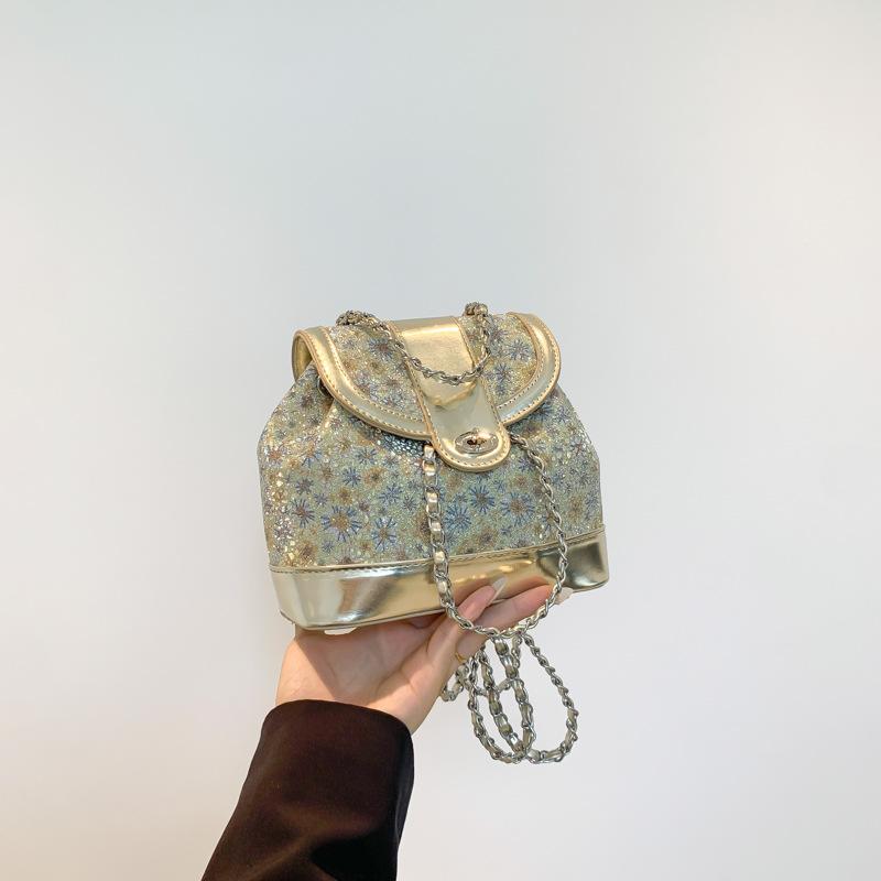 

Жіночий рюкзак на ланцюжку 2024 новий модний нішевий дизайн, естетична сумка-відро, персоналізований туристичний рюкзак золотий