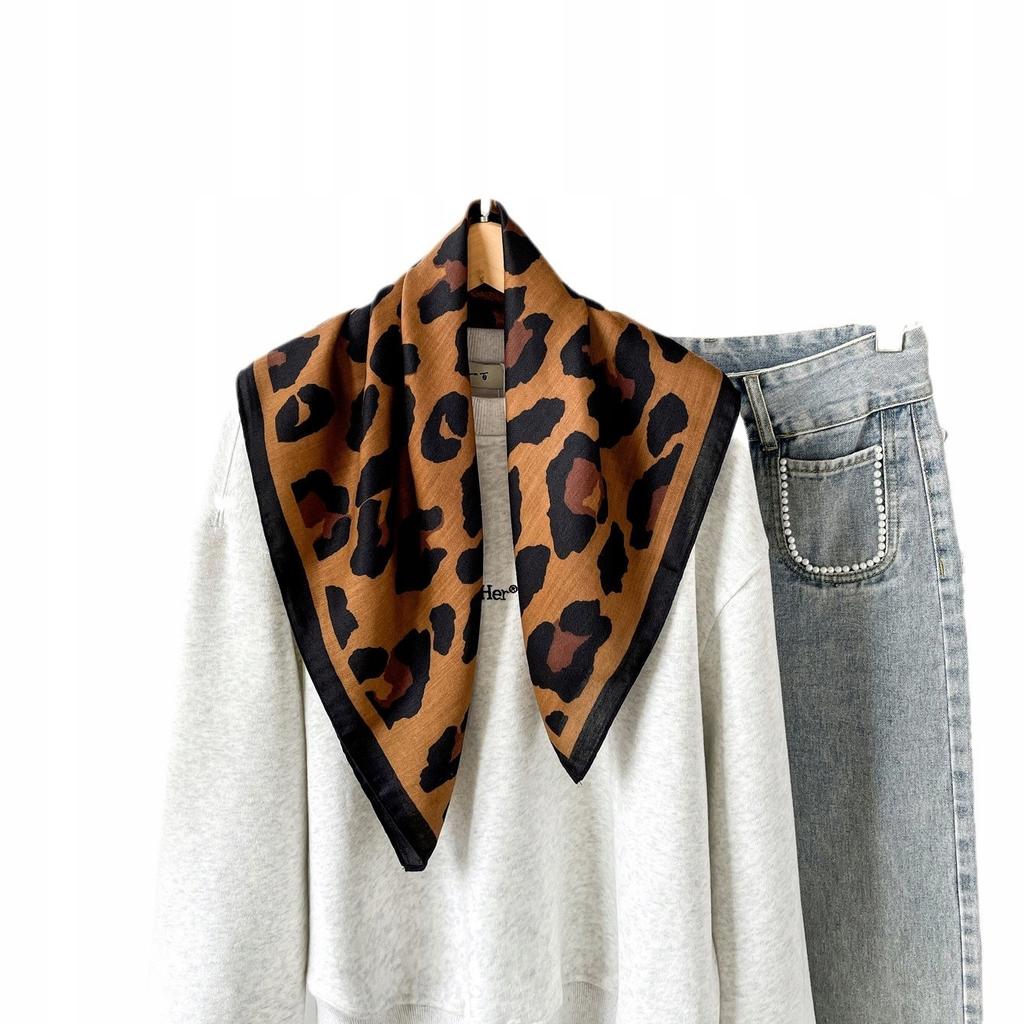 Scarf Women' printed scarf Silk scarf Gift scarf 70x70cm