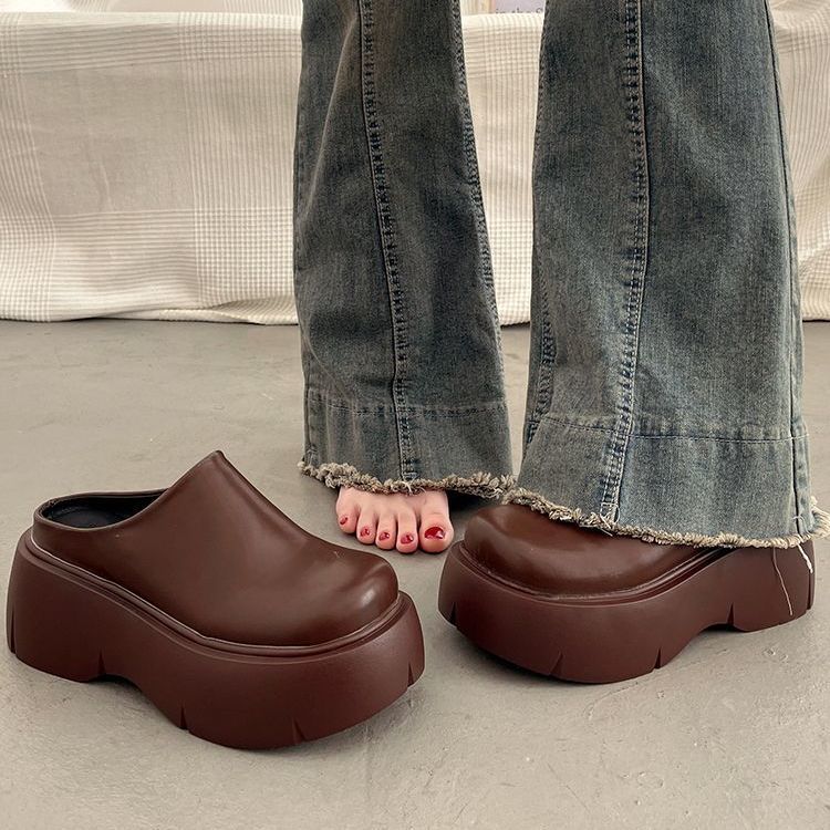 Super hot Internet celebrity thick bottom heightening slippers women's 2026 spring and autumn new popular outer wear muffin bottom bag head half sl