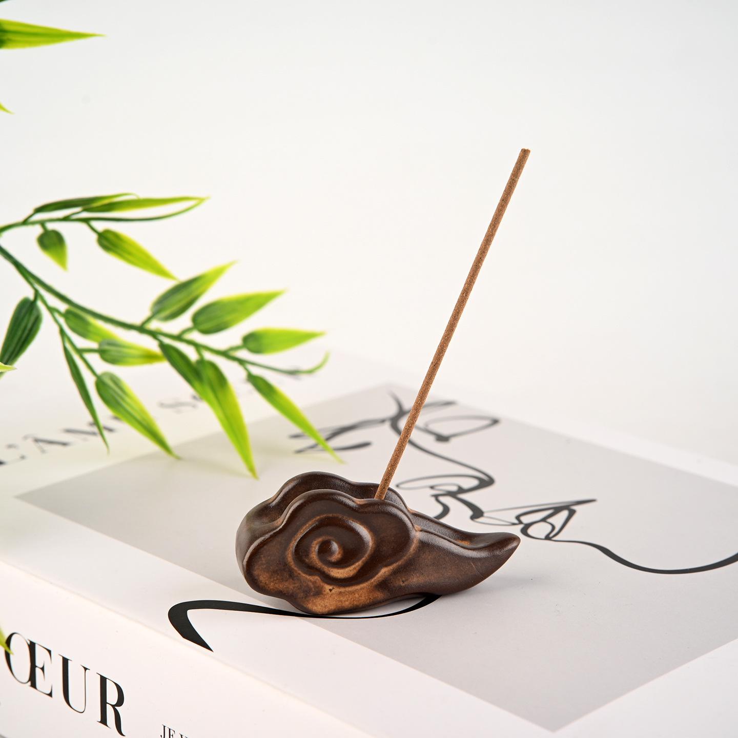 

Xiangyun Mini Modern Ceramic Desktop Incense Holder - Cute Home Indoor Sandalwood Agarwood Burner Rest