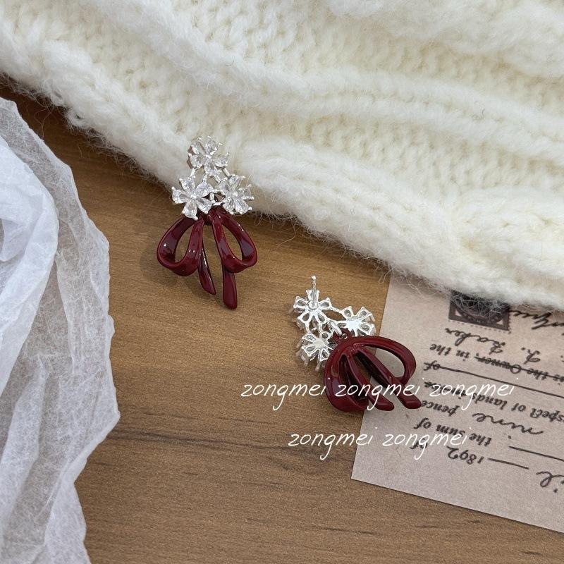 

Blue bow exquisite hand bouquet stud earrings women s high sense unique zircon earrings no ear holes mosquito coil disc ear clips