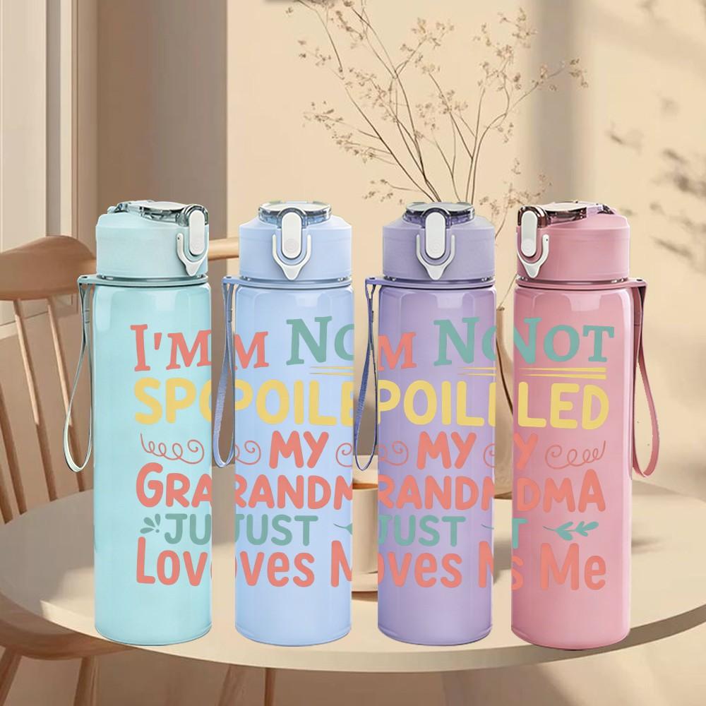 1PC I'm Not Spoiled My Grandma Loves Me Print 750ml Color Plastic Sports Water Bottle Leakproof Flip Straw Lid Suitable for Sports Office Home Use