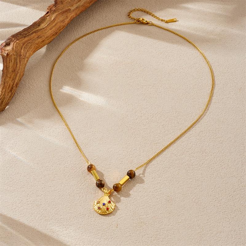 

Gold Shell Pendant Necklace with Tiger Eye Beads золотой