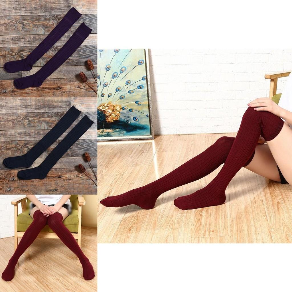 Gemütliche Damen Langsocken für Herbst und Winter in stilvollem gestricktem Streifendesign